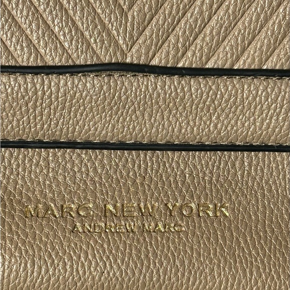 Marc New York Cross Body purse - Picture 3 of 5